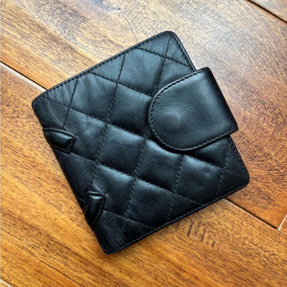 CHANEL Black Quilted Kisslock Leather Wallet - Picture 8 of 10